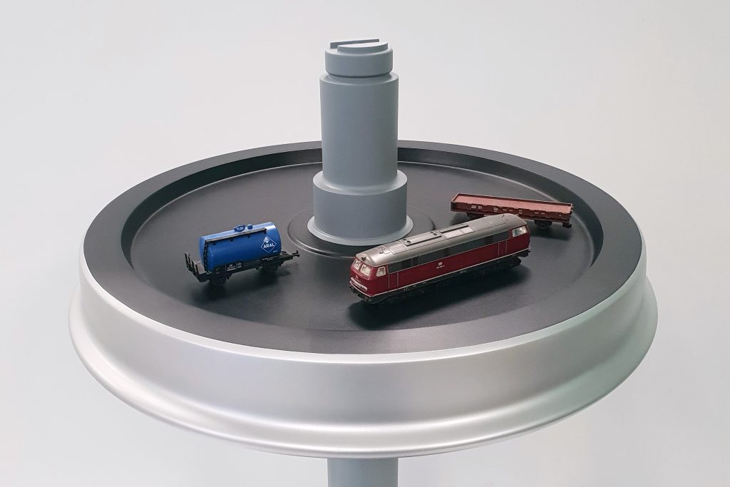Table in the form of railway wheelset
